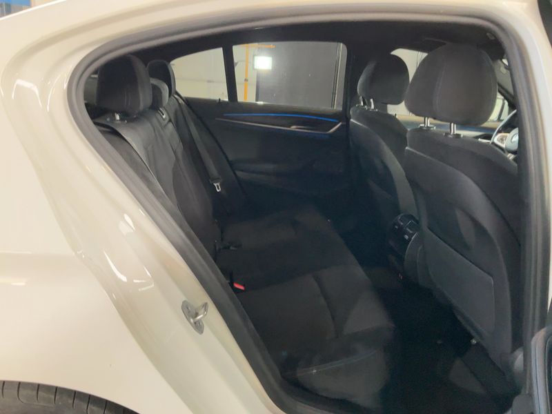 BMW 5er 530e xDrive M Sport 2022 – снимка 20