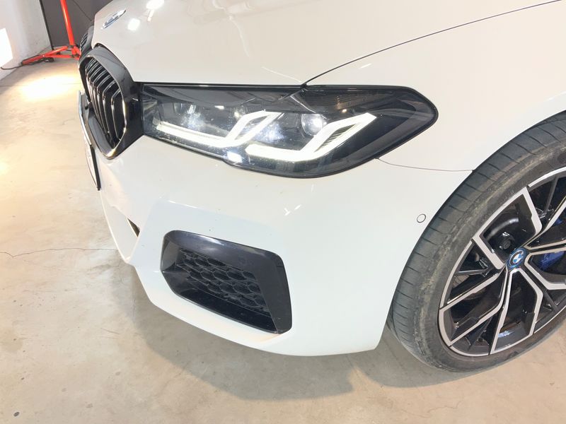 BMW 5er 530e xDrive M Sport 2022 – снимка 30