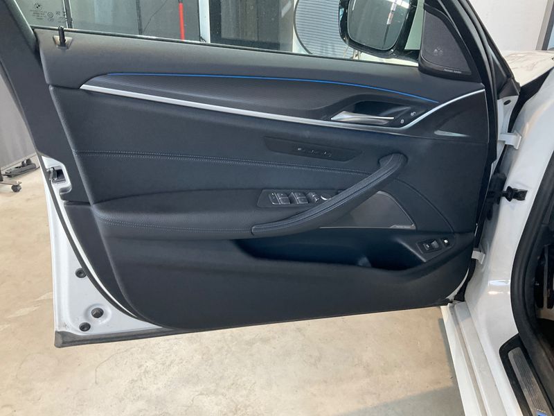 BMW 5er 530e xDrive M Sport 2022 – снимка 22