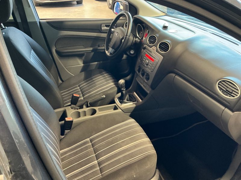 Ford Focus 1.6 Style 2008 – снимка 3
