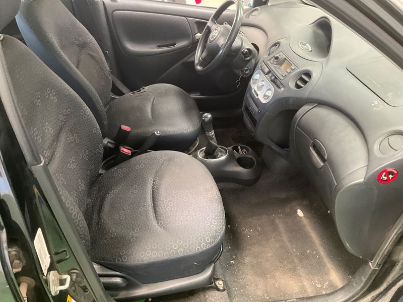 Toyota Yaris 1.4 D-4D Luna 2004 – снимка 3