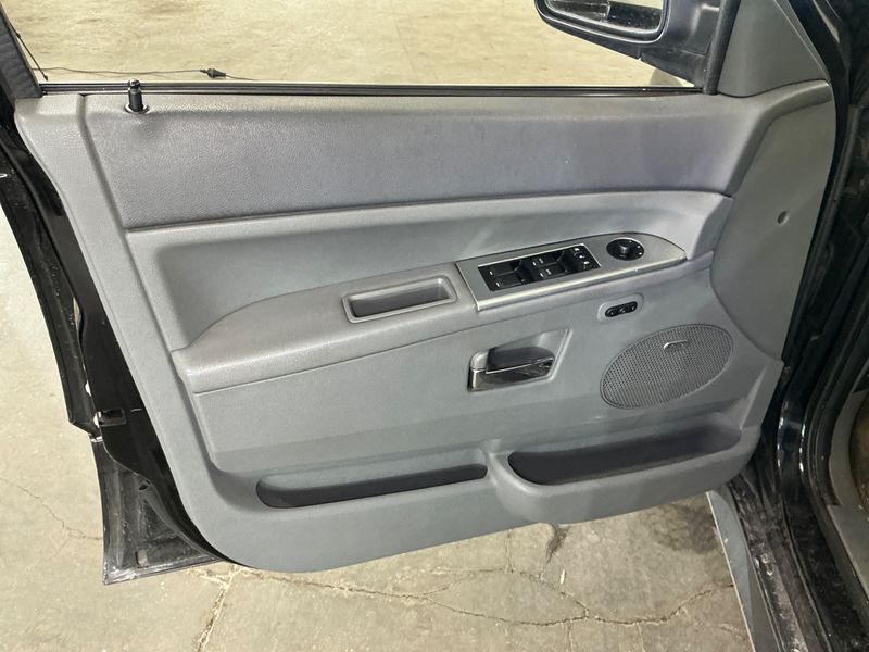 Jeep Grand Cherokee 6.1 SRT8 2008 – снимка 34