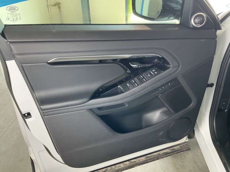 Land Rover Evoque P300e Hybrid SE R-Dynamic 2022 – снимка 22