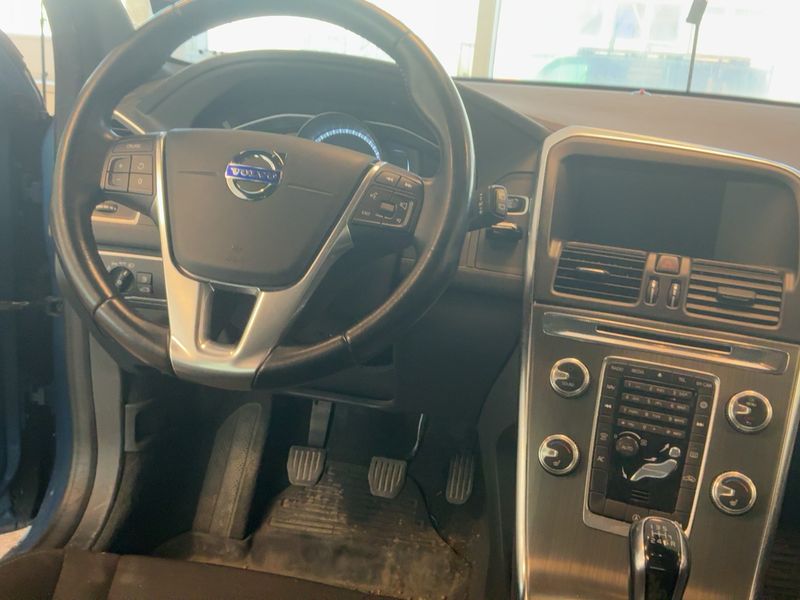 Volvo XC60 2.0 D4 Momentum 2WD 2016 – снимка 18