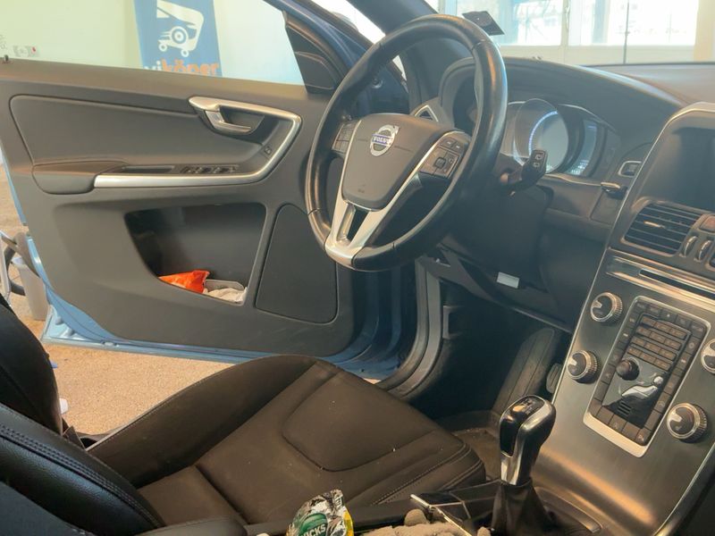 Volvo XC60 2.0 D4 Momentum 2WD 2016 – снимка 17