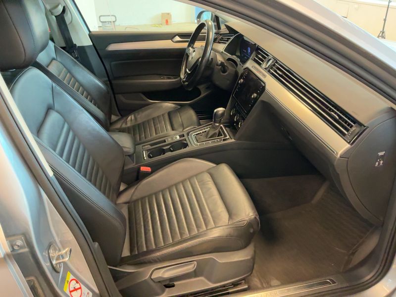 Volkswagen Passat Alltrack 2.0 TDI 4Motion BlueMotion Tech 2018 – снимка 17