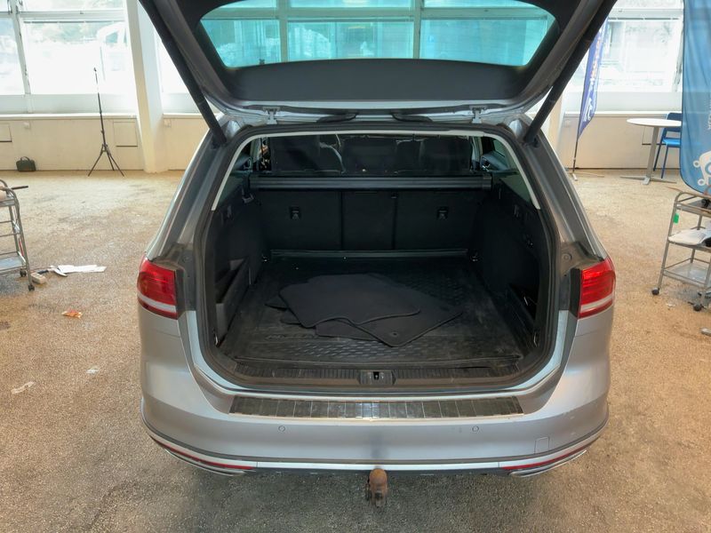 Volkswagen Passat Alltrack 2.0 TDI 4Motion BlueMotion Tech 2018 – снимка 16