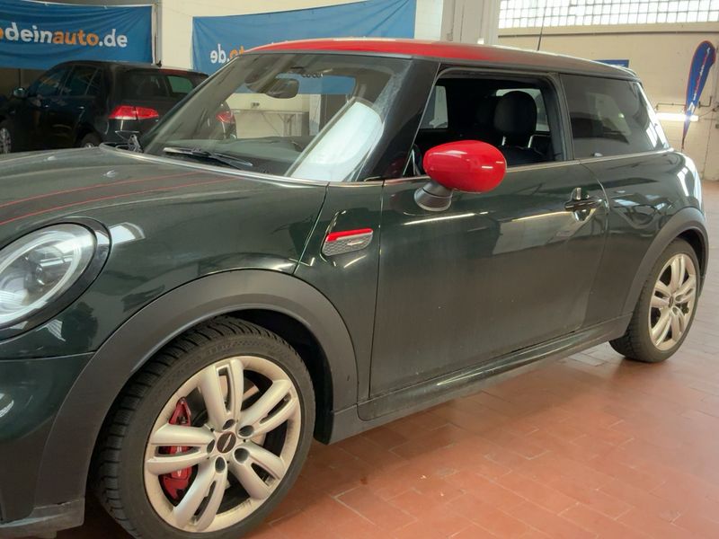 MINI John Cooper Works Classic Trim 2024 – снимка 2