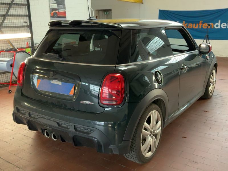 MINI John Cooper Works Classic Trim 2024 – снимка 8