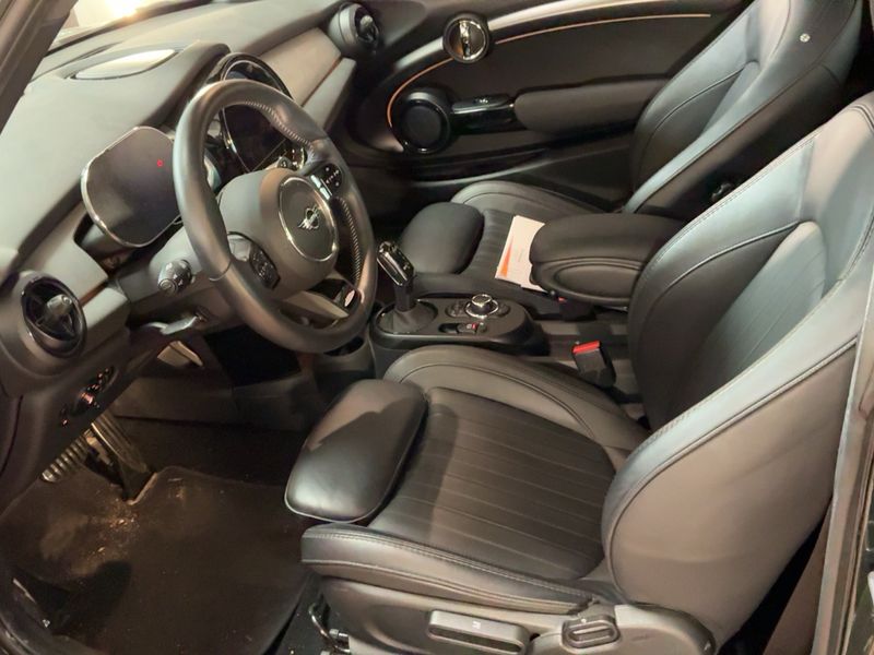 MINI John Cooper Works Classic Trim 2024 – снимка 16