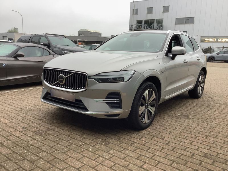 Volvo XC60 2.0 T6 Recharge Plug-in Hybrid Core AWD 2023 – снимка 2