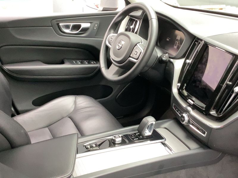 Volvo XC60 2.0 T6 Recharge Plug-in Hybrid Core AWD 2023 – снимка 17