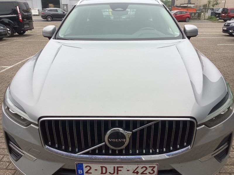 Volvo XC60 2.0 T6 Recharge Plug-in Hybrid Core AWD 2023 – снимка 31