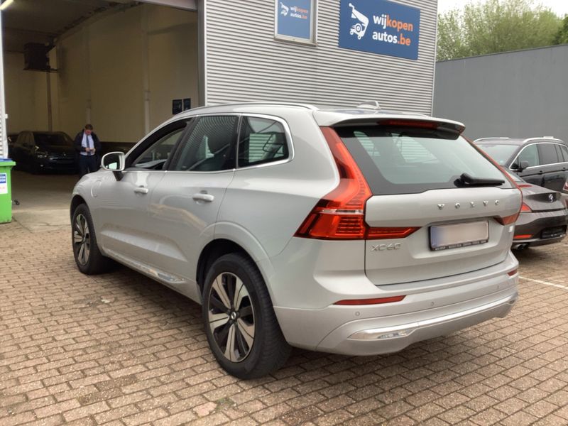 Volvo XC60 2.0 T6 Recharge Plug-in Hybrid Core AWD 2023 – снимка 6