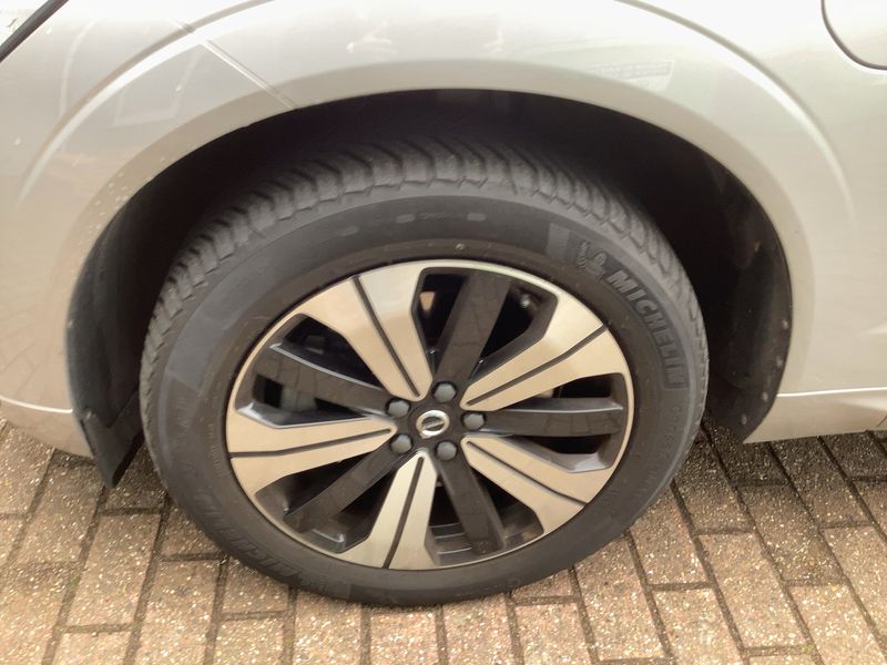 Volvo XC60 2.0 T6 Recharge Plug-in Hybrid Core AWD 2023 – снимка 3