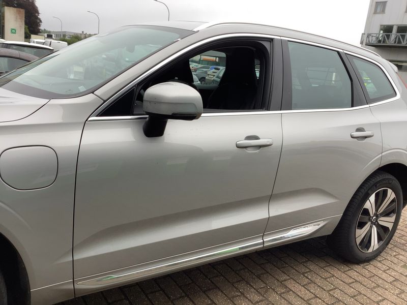 Volvo XC60 2.0 T6 Recharge Plug-in Hybrid Core AWD 2023 – снимка 4