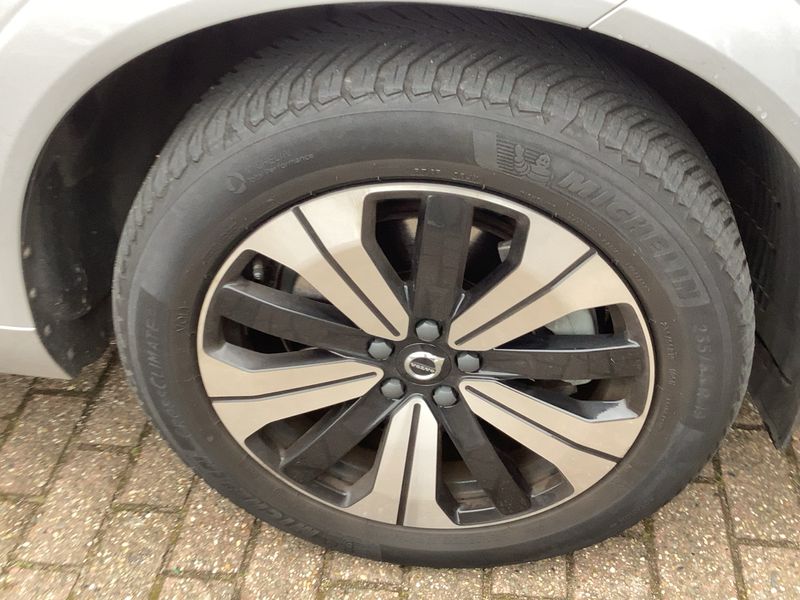 Volvo XC60 2.0 T6 Recharge Plug-in Hybrid Core AWD 2023 – снимка 11
