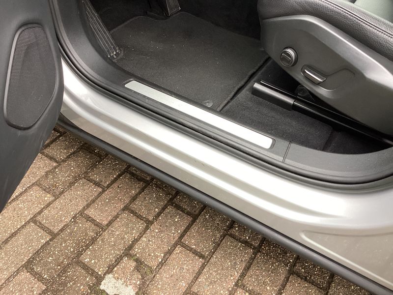 Volvo XC60 2.0 T6 Recharge Plug-in Hybrid Core AWD 2023 – снимка 29