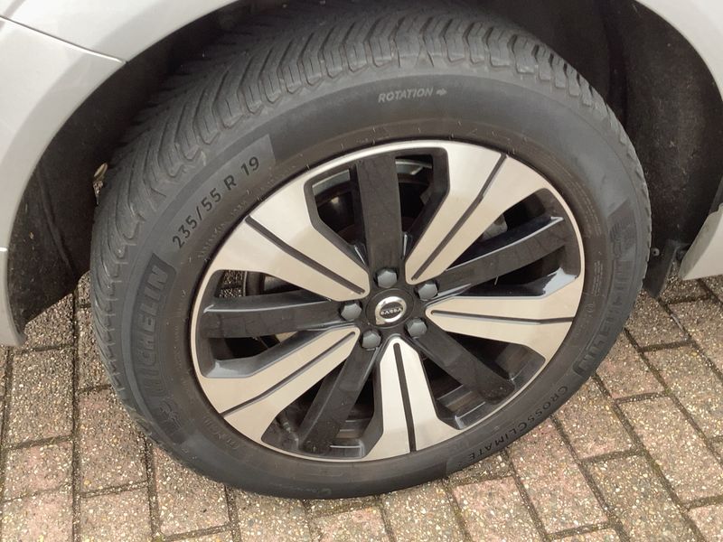 Volvo XC60 2.0 T6 Recharge Plug-in Hybrid Core AWD 2023 – снимка 9