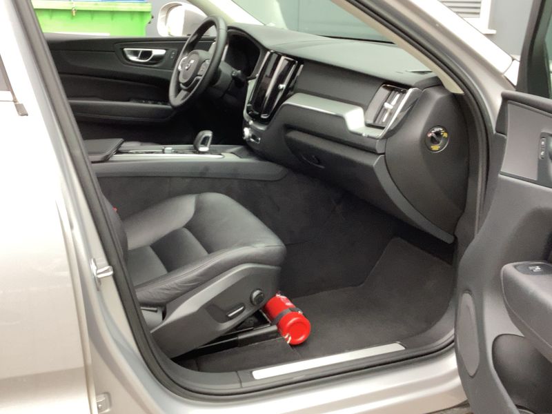 Volvo XC60 2.0 T6 Recharge Plug-in Hybrid Core AWD 2023 – снимка 16