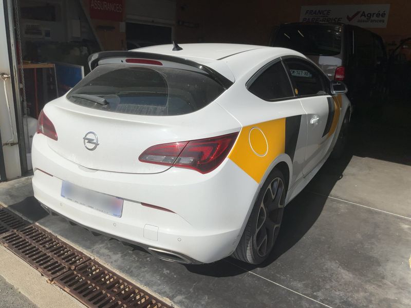 Opel Astra GTC 2.0 Turbo OPC 2014 – снимка 8