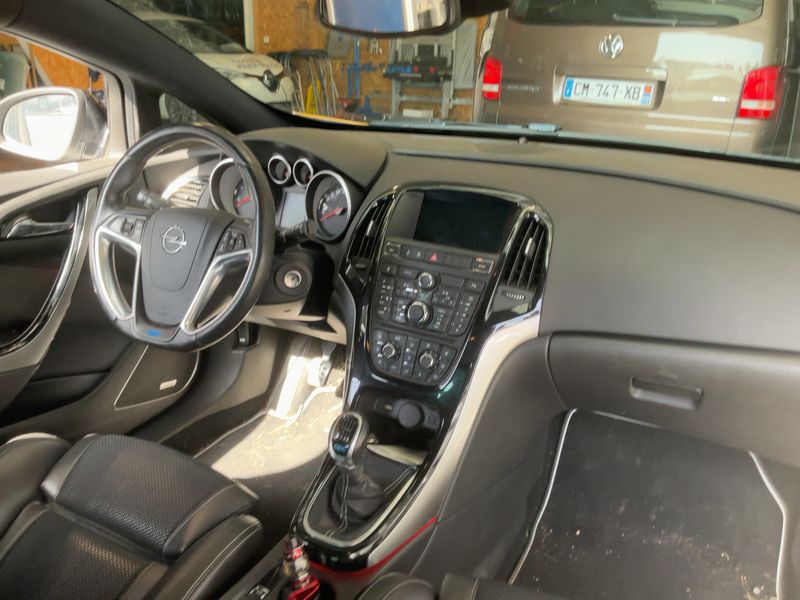 Opel Astra GTC 2.0 Turbo OPC 2014 – снимка 17