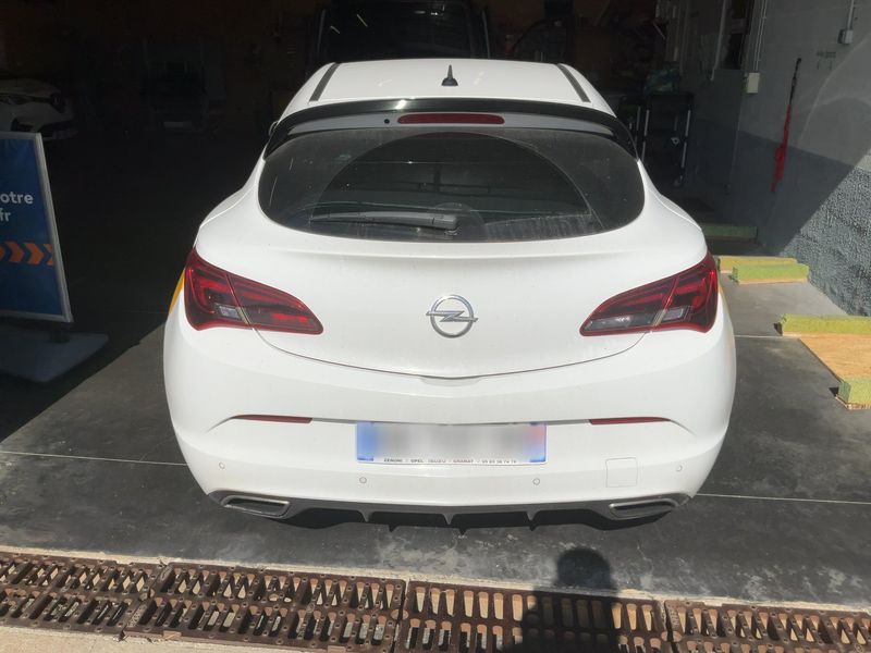 Opel Astra GTC 2.0 Turbo OPC 2014 – снимка 7