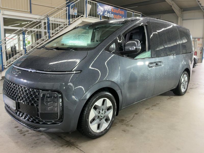 Hyundai Staria 2.2 CRDi Signature 4WD 2021 – снимка 1