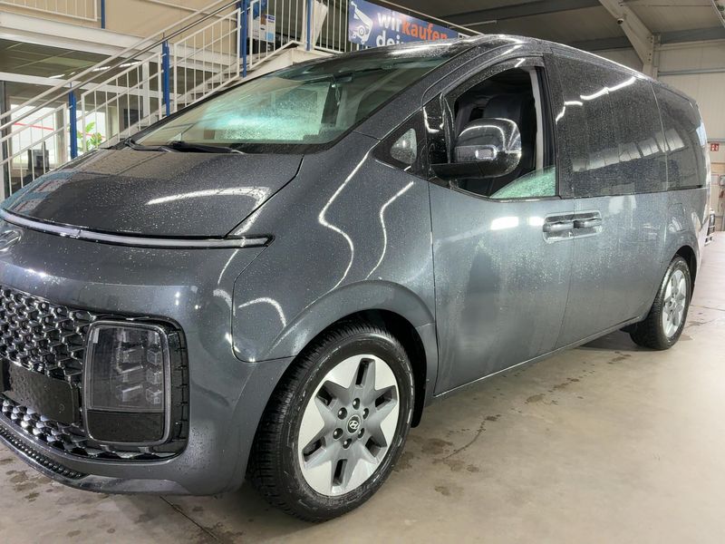 Hyundai Staria 2.2 CRDi Signature 4WD 2021 – снимка 2
