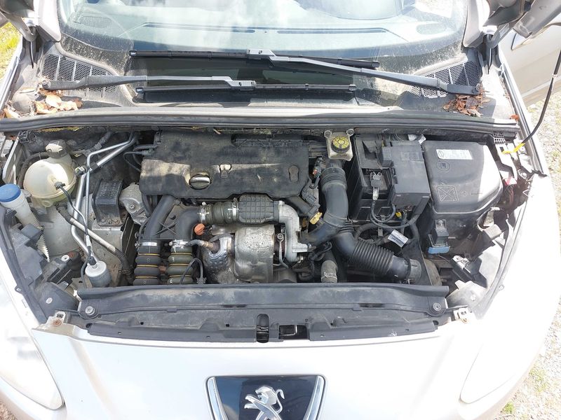 Peugeot 308 1.6 HDi Active 2012 – снимка 8