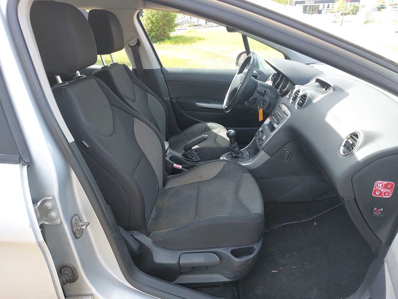 Peugeot 308 1.6 HDi Active 2012 – снимка 10