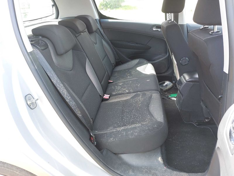 Peugeot 308 1.6 HDi Active 2012 – снимка 13