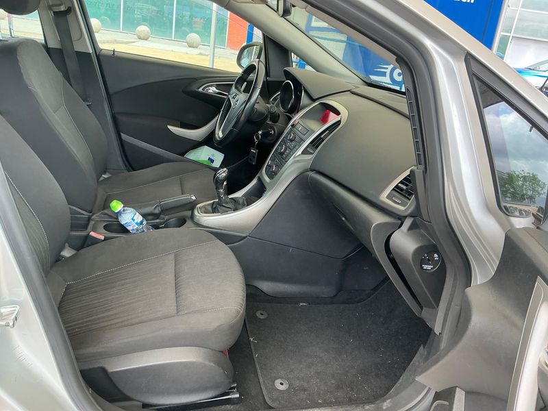 Opel Astra 1.4 Enjoy 2010 – снимка 3