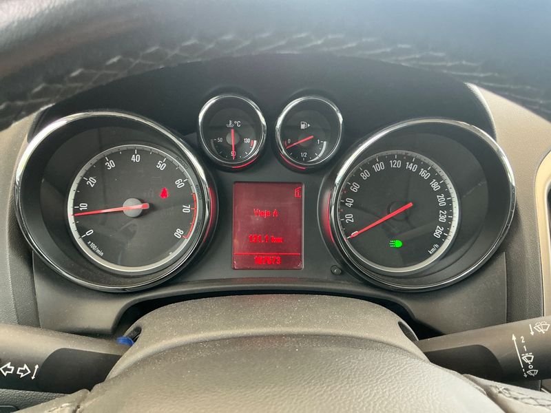 Opel Astra 1.4 Enjoy 2010 – снимка 4