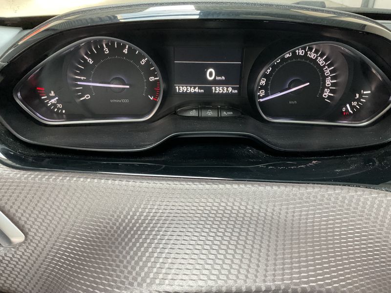 Peugeot 2008 1.2 VTi Active 2014 – снимка 4
