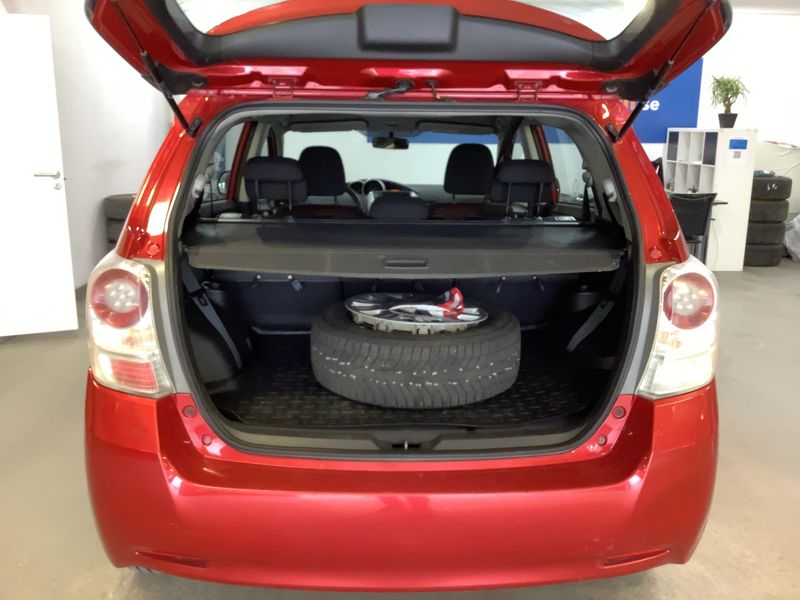 Toyota Verso 1.8 Advance 2011 – снимка 15