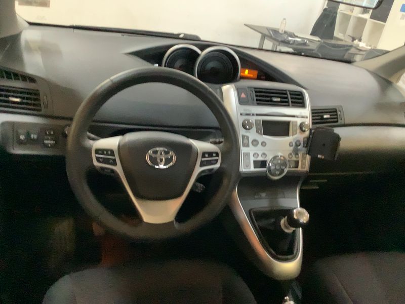 Toyota Verso 1.8 Advance 2011 – снимка 17