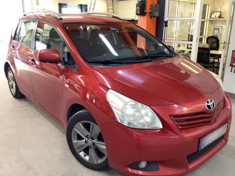 Toyota Verso 1.8 Advance 2011 – снимка 12