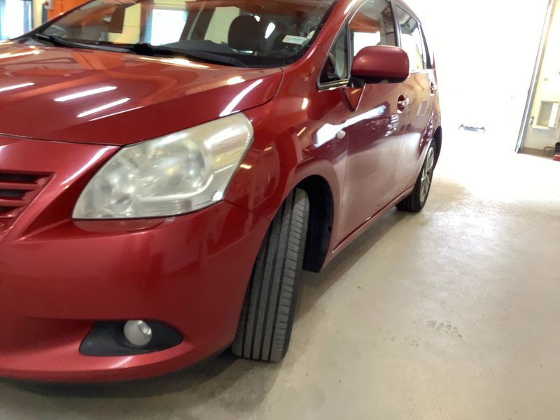 Toyota Verso 1.8 Advance 2011 – снимка 2