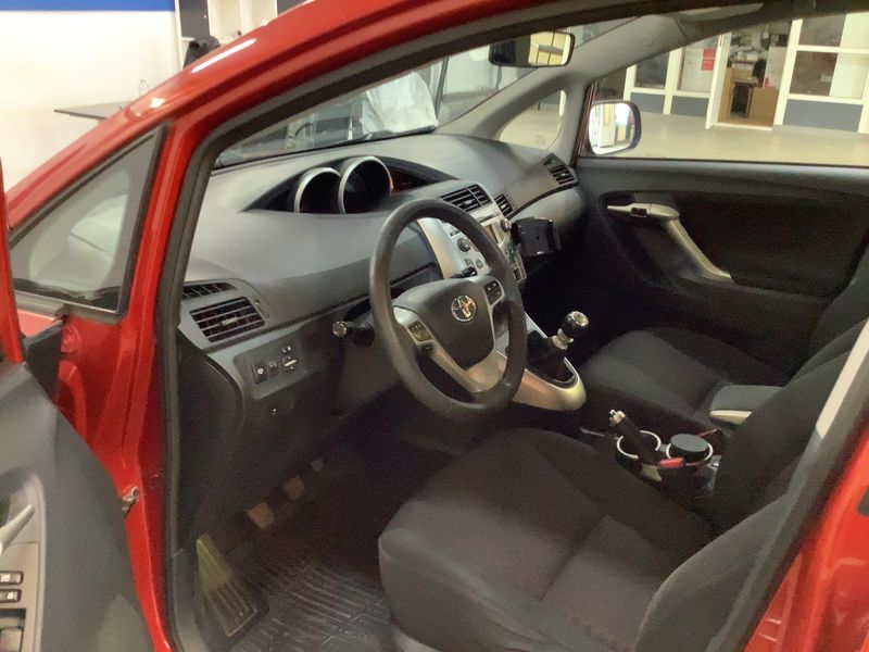 Toyota Verso 1.8 Advance 2011 – снимка 16