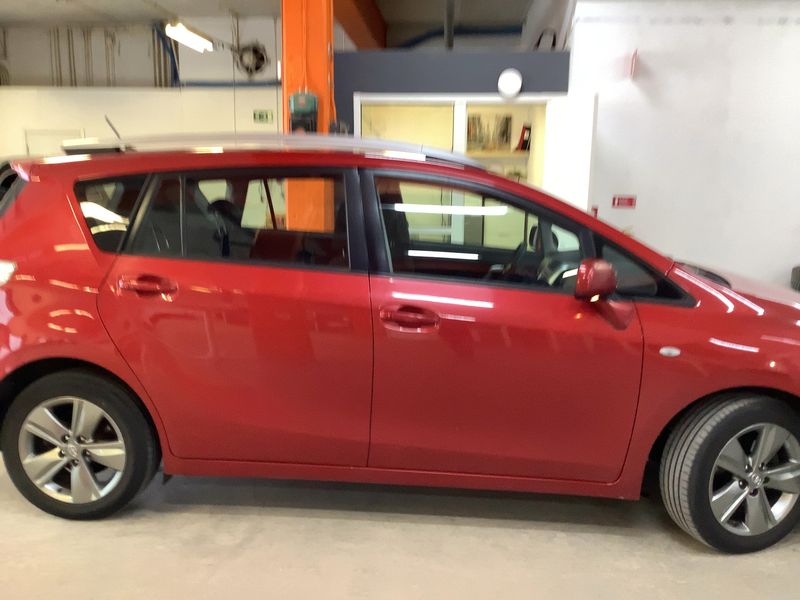 Toyota Verso 1.8 Advance 2011 – снимка 10