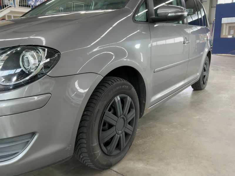 Volkswagen Touran 1.6 Freestyle 2010 – снимка 2