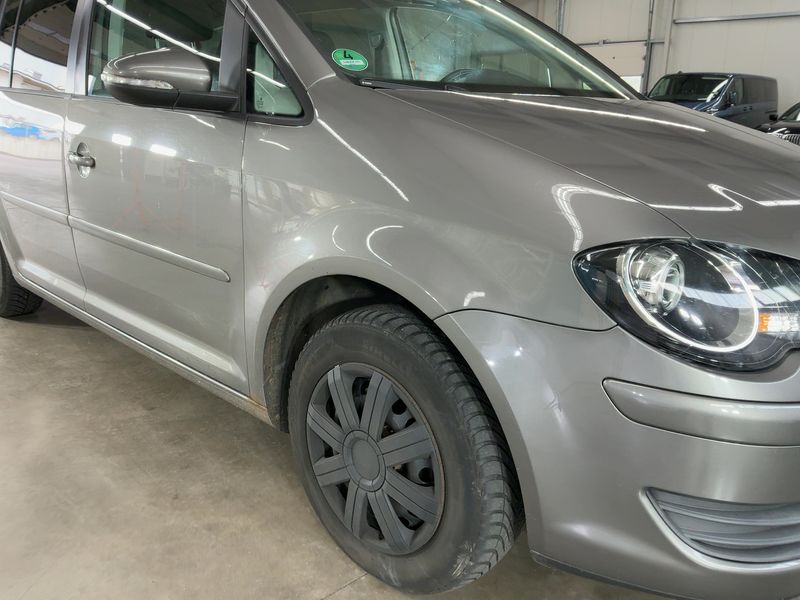 Volkswagen Touran 1.6 Freestyle 2010 – снимка 12
