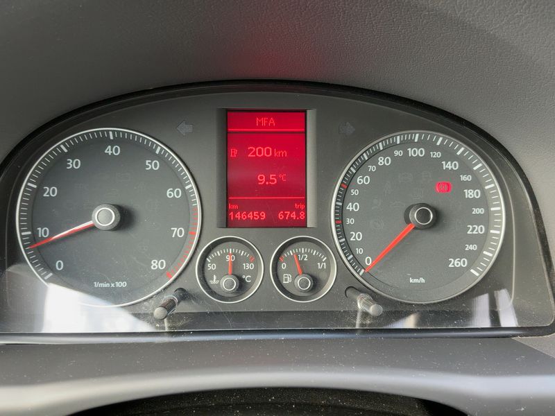 Volkswagen Touran 1.6 Freestyle 2010 – снимка 19