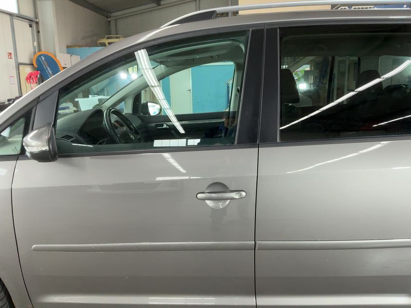 Volkswagen Touran 1.6 Freestyle 2010 – снимка 4
