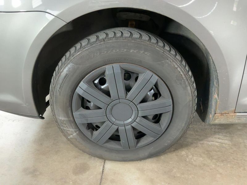 Volkswagen Touran 1.6 Freestyle 2010 – снимка 3