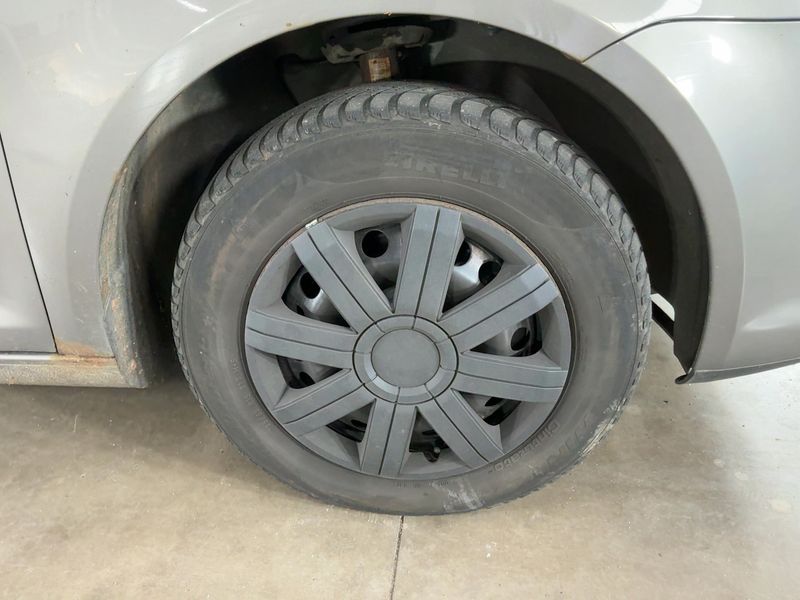 Volkswagen Touran 1.6 Freestyle 2010 – снимка 11