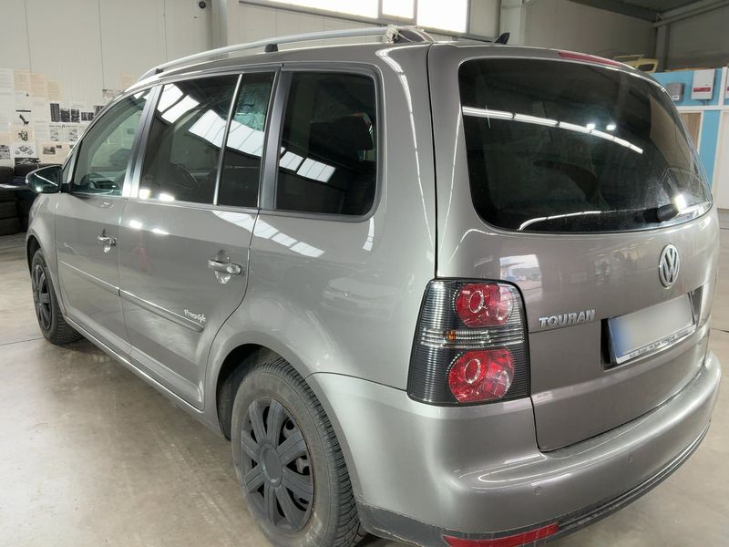 Volkswagen Touran 1.6 Freestyle 2010 – снимка 6