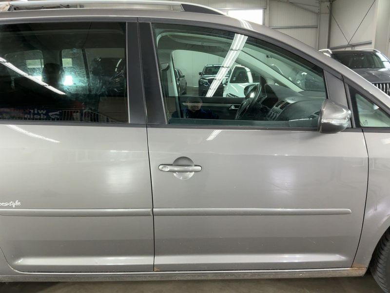 Volkswagen Touran 1.6 Freestyle 2010 – снимка 10
