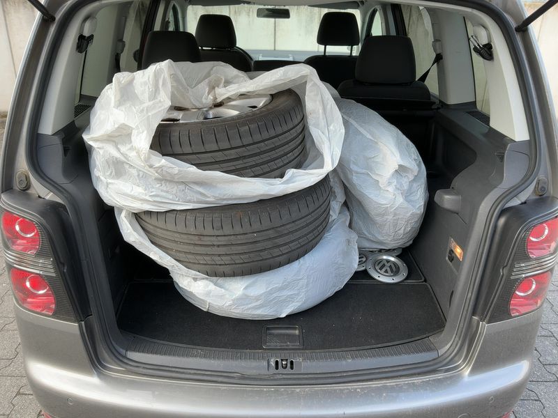 Volkswagen Touran 1.6 Freestyle 2010 – снимка 16